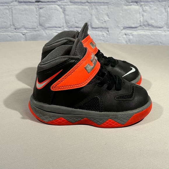 Nike Toddler Labron Soldier 7 size 6 black and red - Picture 3 of 6